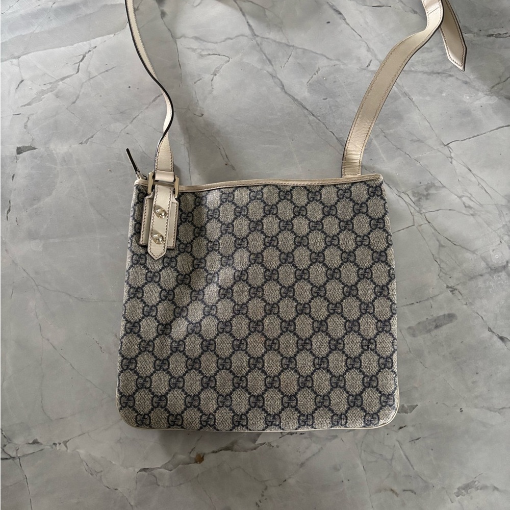 Gucci GG Supreme Shoulder Bag Beige Canvas Leather
